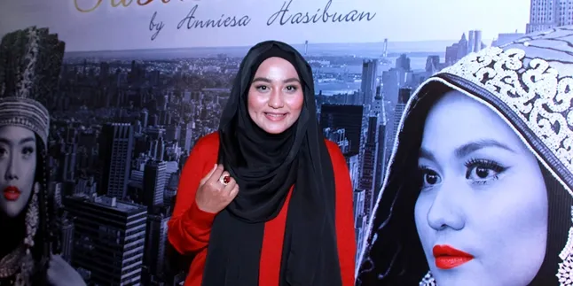 Lewat Rancangan, Anniesa Hasibuan Kenalkan Batik ke New York