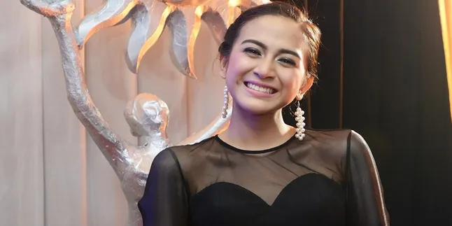 Lewat Satu Tarikan Nafas, Nina Zatulini Sah Disunting Suami