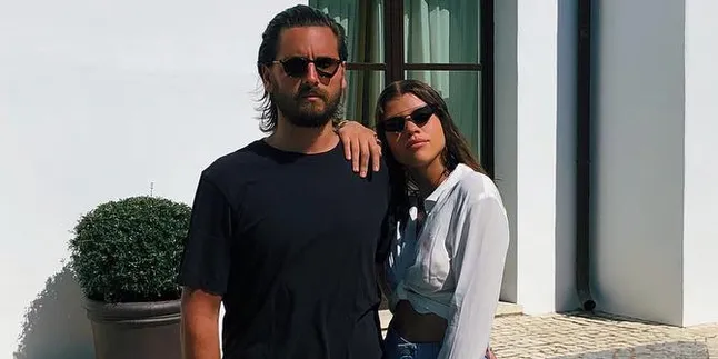 Liburan Bareng Anak-Anak Scott Disick, Sofia Richie Tunjukkan Sisi Keibuan