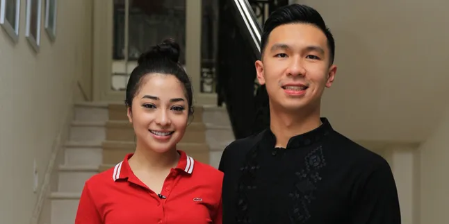 Liburan Bareng Pacar di Yunani, Nikita Willy Cantik Pamer Punggung Terbuka Liburan Bareng Pacar di Yunani, Nikita Willy Cantik Pamer Punggung Terbuka