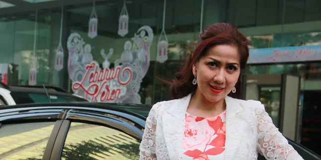 Liburan Bersama Anak, Venna Melinda Lepas Penat Liburan Bersama Anak, Venna Melinda Lepas Penat