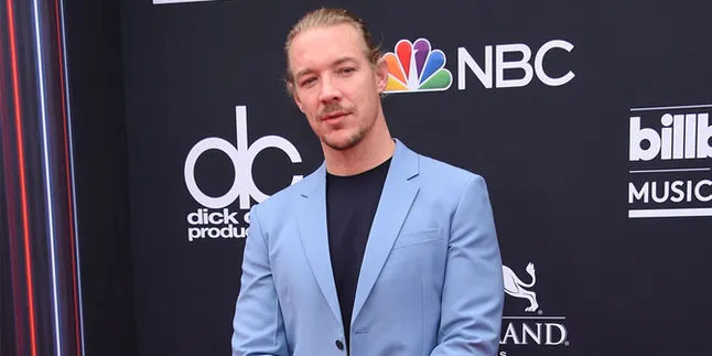 Liburan di Bali, Diplo Nekat Buka & Ganti Celana di Pinggir Jalan Liburan di Bali, Diplo Nekat Buka & Ganti Celana di Pinggir Jalan