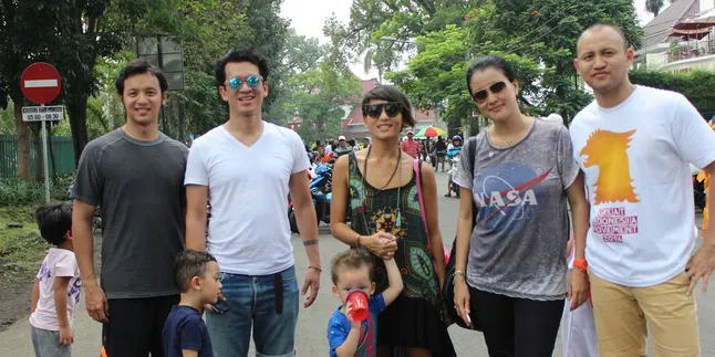 Liburan di Malang, Marcella Zalianty & Suami Bawa Keluarga ke CFD Liburan di Malang, Marcella Zalianty & Suami Bawa Keluarga ke CFD