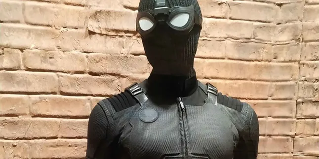 Liburan Ke Eropa, Spider-Man Punya Kostum Baru?