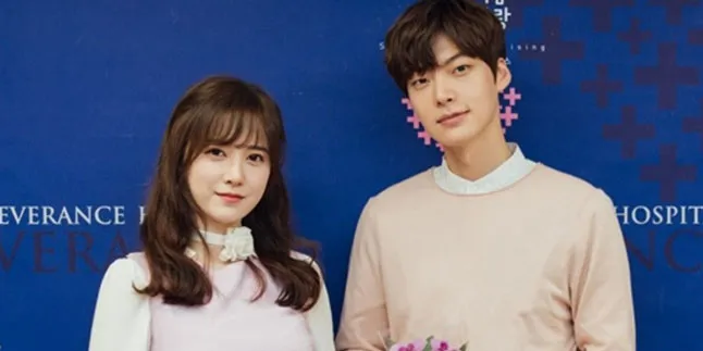 Liburan ke Jepang, Ahn Jae Hyun & Goo Hye Sun Gandengan Terus Liburan ke Jepang, Ahn Jae Hyun & Goo Hye Sun Gandengan Terus
