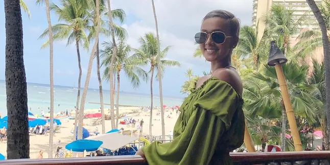 Liburan ke LA, Kimmy Jayanti Satu Restoran Sama Pierce Brosnan