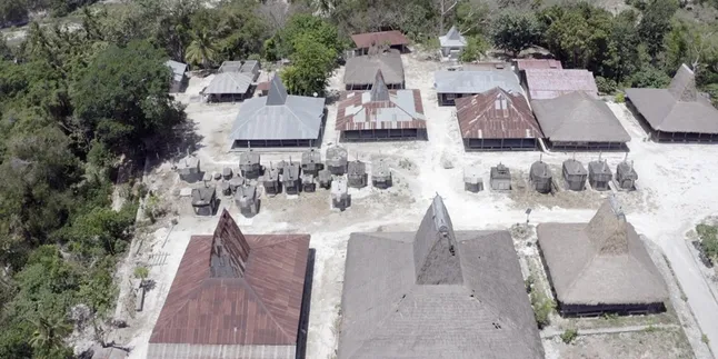 Liburan ke Sumba Timur? Sempatkan Mampir ke Kampung Megalitik Praiyawang