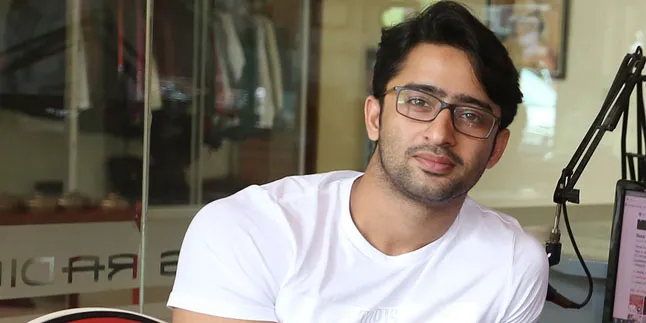 Liburan Modis, Shaheer Sheikh Bertemu 'Raja Hutan' Menyebalkan