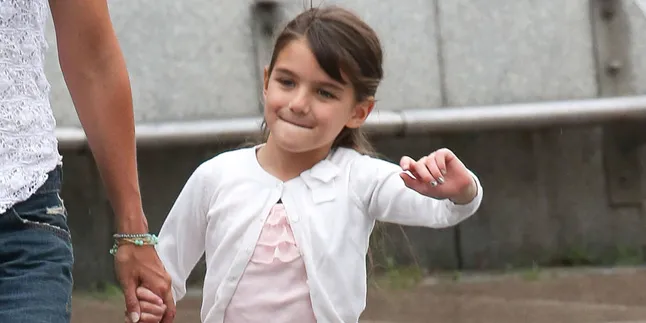 Liburan Natal dan Tahun Baru, Apa Yang Dilakukan Suri Cruise?