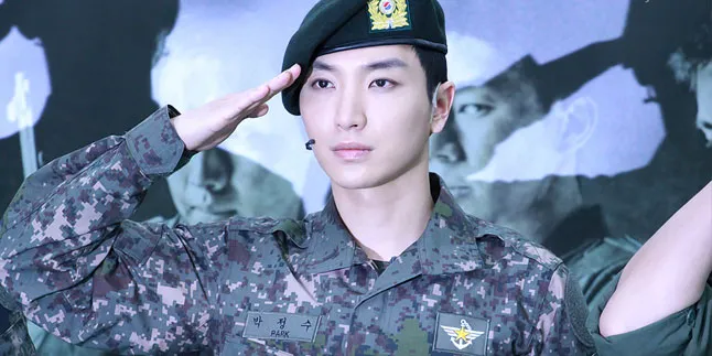 Liburan Natal, Leeteuk Mampir ke Studio Latihan Super Junior