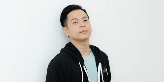 Liburan Natal Tersita, Ernest Prakasa Fokus Promo CEK TOKO SEBELAH 2 Liburan Natal Tersita, Ernest Prakasa Fokus Promo CEK TOKO SEBELAH 2