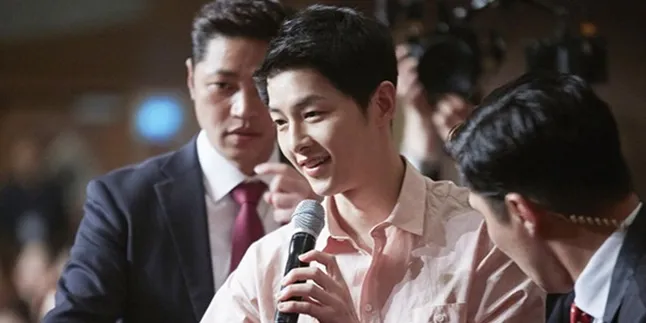 Liburan Tanpa Song Hye Kyo, Song Joong Ki Habiskan Waktu Dengan Aksi Sosial Liburan Tanpa Song Hye Kyo, Song Joong Ki Habiskan Waktu Dengan Aksi Sosial