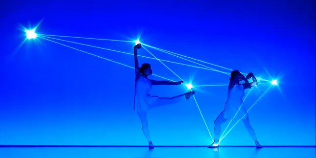 Light Dance Dua Gadis Ini Akan Buat Matamu Tak Berkedip