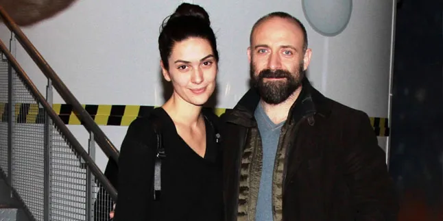 Lihat Berguzar Korel Cium Pria Lain, Begini Reaksi Halit Ergenc Lihat Berguzar Korel Cium Pria Lain, Begini Reaksi Halit Ergenc
