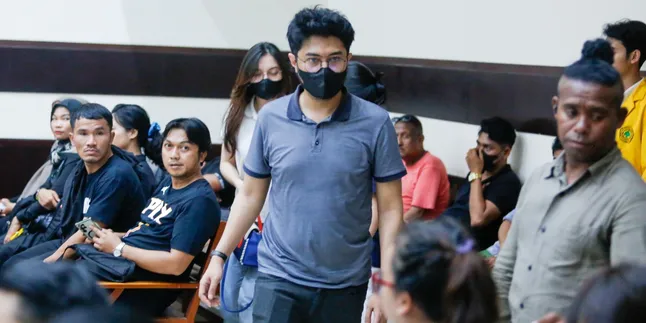Lihat Kembali CCTV Ditenggelamkannya Dante di Kolam Renang, Angger Dimas: Tidak Manusiawi Lihat Kembali CCTV Ditenggelamkannya Dante di Kolam Renang, Angger Dimas: Tidak Manusiawi