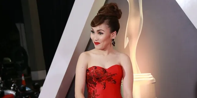 Lihat Penampilan Zaman Dulu, Ayu Ting Ting Akui Dirinya Katrok Lihat Penampilan Zaman Dulu, Ayu Ting Ting Akui Dirinya Katrok