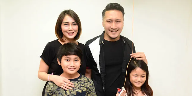 Lihat Proses Fenita Melahirkan, Arie Untung Hampir Pingsan