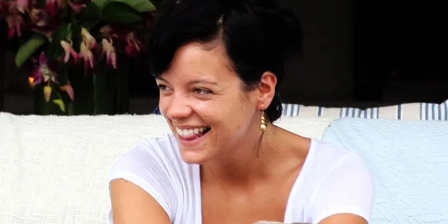 Lily Allen Rasis di Klip 'Hard Out Here'?