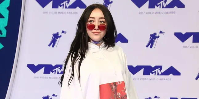 Lima Bulan Putus dari Noah Cyrus, Lil Xan Umumkan Kehamilan Pacar Barunya Lima Bulan Putus dari Noah Cyrus, Lil Xan Umumkan Kehamilan Pacar Barunya