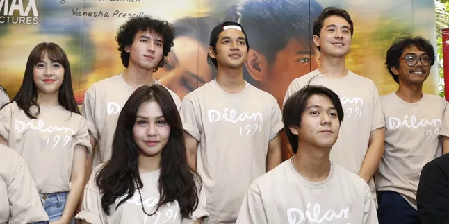 Lima Hari Tayang di Bioskop, 'DILAN 1991' Kembali Bikin Kejutan Lima Hari Tayang di Bioskop, 'DILAN 1991' Kembali Bikin Kejutan