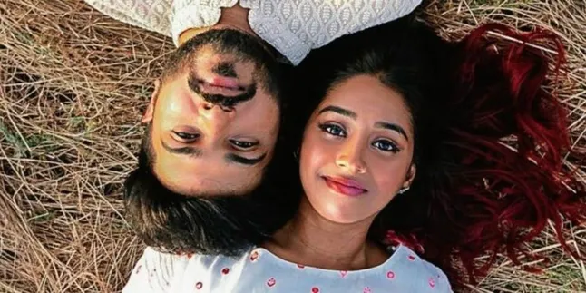 Lima Isyarat Menawan yang Menunjukkan Pria Jatuh Cinta Padamu