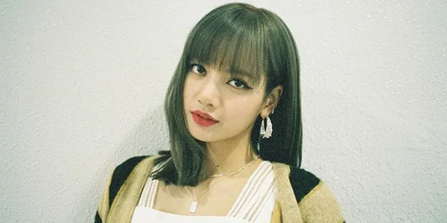 Lisa BLACKPINK Pajang Foto Punggung, Fans Beri Pujian Sekaligus Khawatirkan Kesehatan Lisa BLACKPINK Pajang Foto Punggung, Fans Beri Pujian Sekaligus Khawatirkan Kesehatan