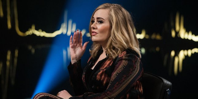 Listrik Mati, Adele Lempar Jokes Kotor di Sela-Sela Konser