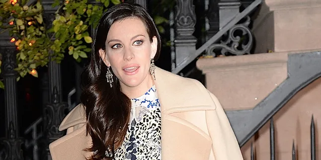 Liv Tyler Lahirkan Anak Ketiga, Bayi Perempuan Cantik Nggemesin