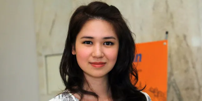 [Live] Hangout on Air With Laura Basuki