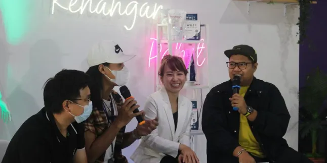 Livestreamer Elisabeth Suryani dan Djoenedi Berbagi Tips di BuzzLive Hangout