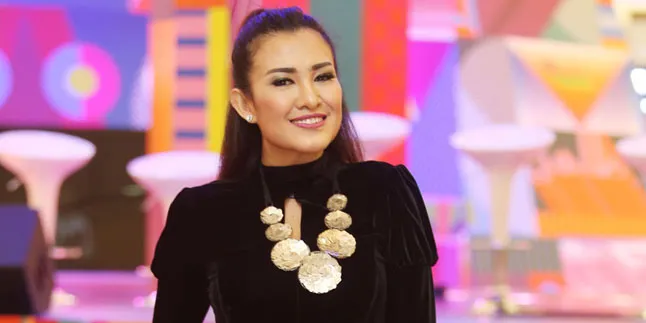 Liza Natalia Berbagi Tips Agar Tak Kecopetan Liza Natalia Berbagi Tips Agar Tak Kecopetan