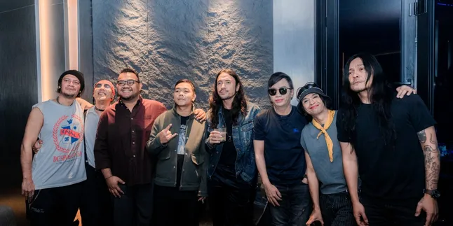 LOH KOK TUM BAND Buktikan Personelnya Multitalenta, Tukar Posisi Saat Manggung