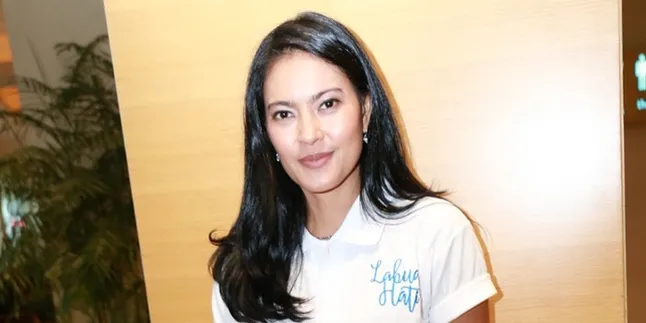 Lola Amaria Gelar Nobar Film 'LABUHAN HATI' di Pinggir Pantai Lola Amaria Gelar Nobar Film 'LABUHAN HATI' di Pinggir Pantai