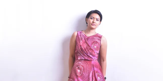 Lola Amaria Sindir Media Murahan Lewat 'NEGERI TANPA TELINGA' Lola Amaria Sindir Media Murahan Lewat 'NEGERI TANPA TELINGA'