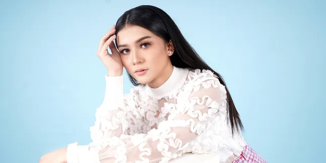 Loly Love Rilis Single 'Cinta dan Badai', Gabungkan Aransemen Musik Kekinian dan Dangdut Koplo Loly Love Rilis Single 'Cinta dan Badai', Gabungkan Aransemen Musik Kekinian dan Dangdut Koplo