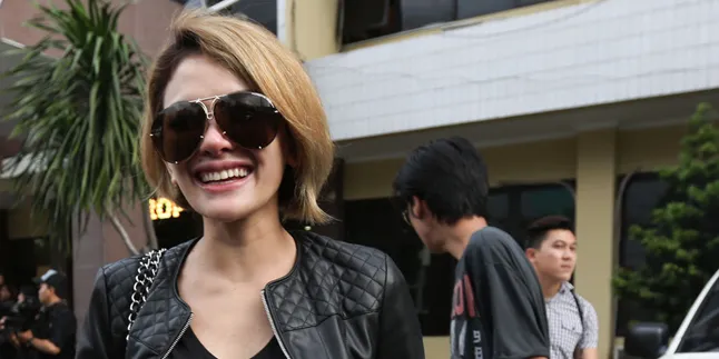 Lompat-Lompatan, Nikita Mirzani Tak Sengaja Pamer Bagian Pribadi
