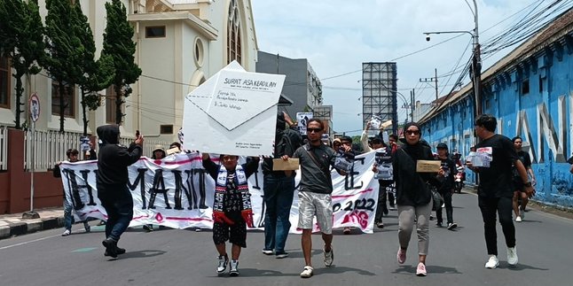 Long march ke Kantor Pos, Aremania Ramai-Ramai Kirim Surat Asa Keadilan ke Presiden