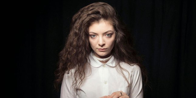 Lorde Berkolaborasi Dengan Merk Lipstick MAC!