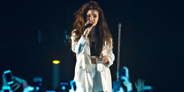 Lorde Buktikan Kalau Dirinya Memang Artis Serba Bisa