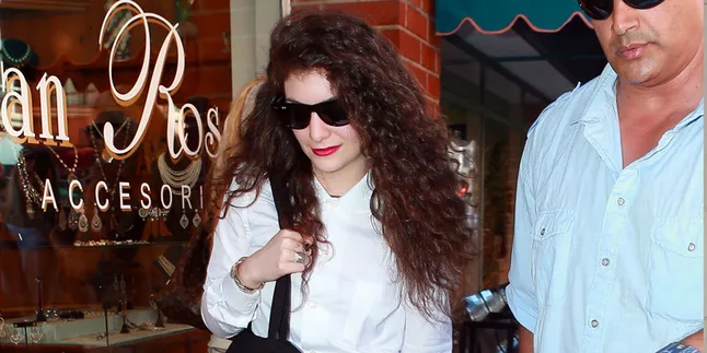 Lorde Persiapkan Diri Tampil di Billboard Music Awards