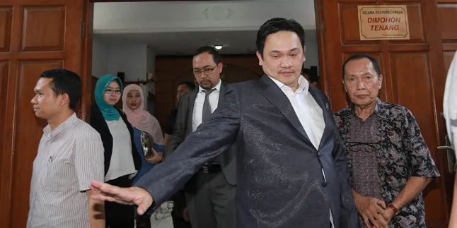 Luapan Syukur Pengunjung Kala Pra-Peradilan Farhat Abbas Ditolak