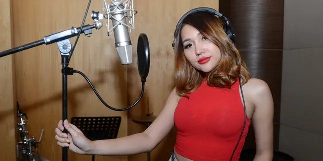 Lucinta Luna Ikutan #10yearschallenge, Penasaran Kan Dulu Gimana?