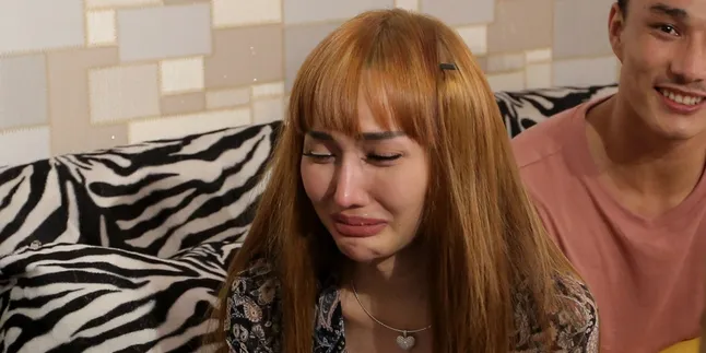 Lucinta Luna Laporkan 2 Selebgram yang Sering Bully Dirinya di Sosmed, Dianggap Sudah Kelewat Batas dan Bikin Depresi Lucinta Luna Laporkan 2 Selebgram yang Sering Bully Dirinya di Sosmed, Dianggap Sudah Kelewat Batas dan Bikin Depresi