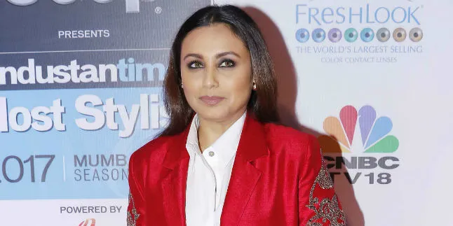 Lucunya Adira Anak Rani Mukherjee, Kehilangan Sebelah Kaus Kaki Lucunya Adira Anak Rani Mukherjee, Kehilangan Sebelah Kaus Kaki
