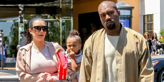 Lucunya North & Saint West Saat Mandi Bareng, Bikin Gemas!