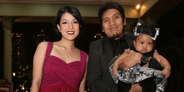 Lucunya, Usia 6 Bulan Anak Desta Sudah Sadar Kamera Lucunya, Usia 6 Bulan Anak Desta Sudah Sadar Kamera