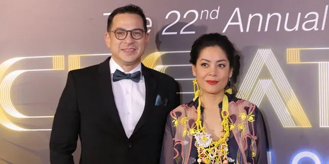 Lulu Tobing dan Ari Wibowo Pose Bersama di Red Carpet Panasonic Gobel Awards Lulu Tobing dan Ari Wibowo Pose Bersama di Red Carpet Panasonic Gobel Awards