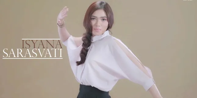 Lulus Cumlaude, Isyana Sarasvati Bawa Pulang 'Piala' Dari London Lulus Cumlaude, Isyana Sarasvati Bawa Pulang 'Piala' Dari London