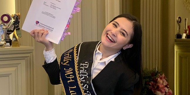 Graduating from College, Prilly Latuconsina Shares Her Struggle in Writing Her Thesis