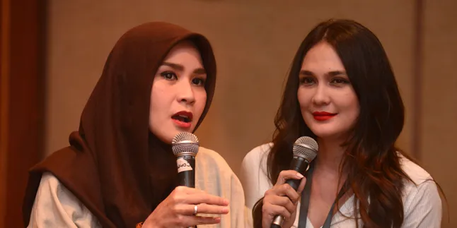 Luna Maya & Zaskia Mecca Berbagi Tips Bisnis di IdeaFest 2016 Luna Maya & Zaskia Mecca Berbagi Tips Bisnis di IdeaFest 2016